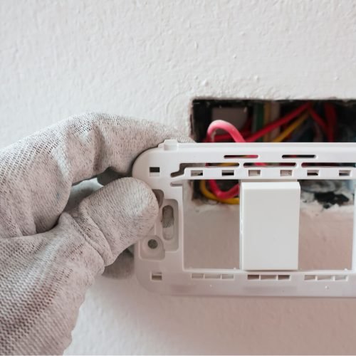 repairing broken electrical outlets in the home e 2021 08 31 06 04 09 utc.jpg